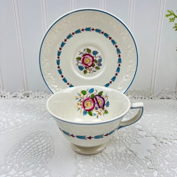 Wedgwood Evenlode Corinthian Floral Set of 2 Tea Cups & Saucers England Embossed - Picture 3 of 16